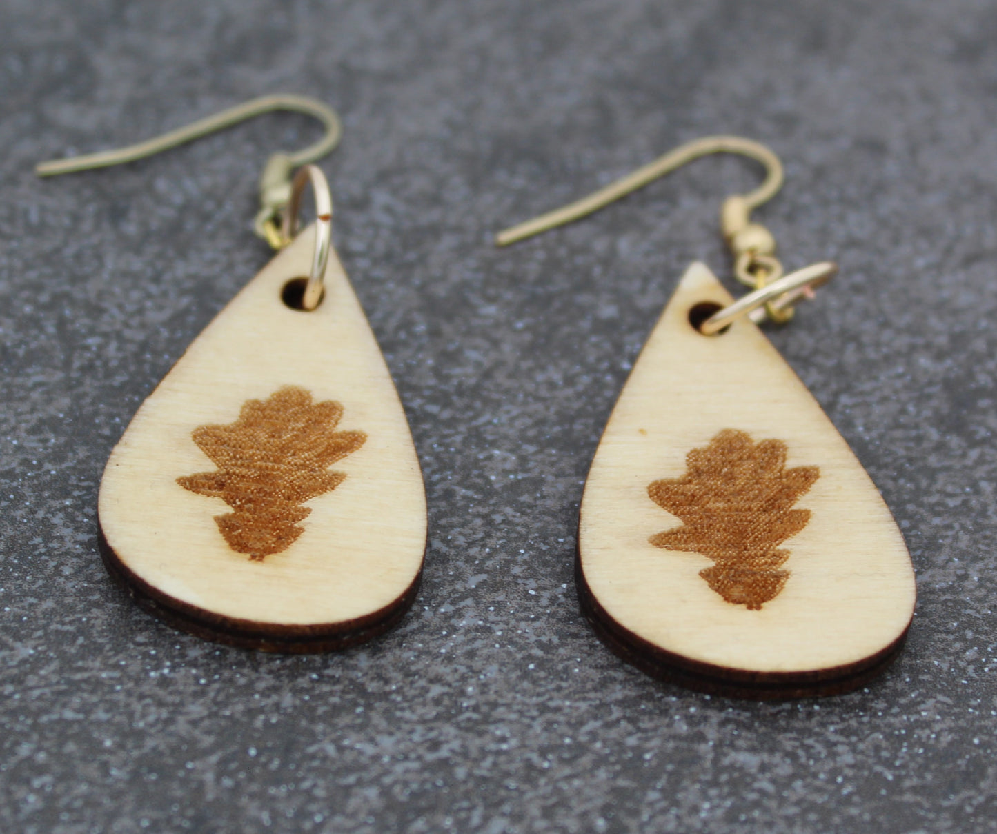 Wood teardrop with etch design