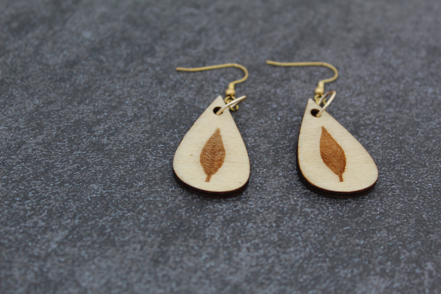 Wood teardrop with etch design