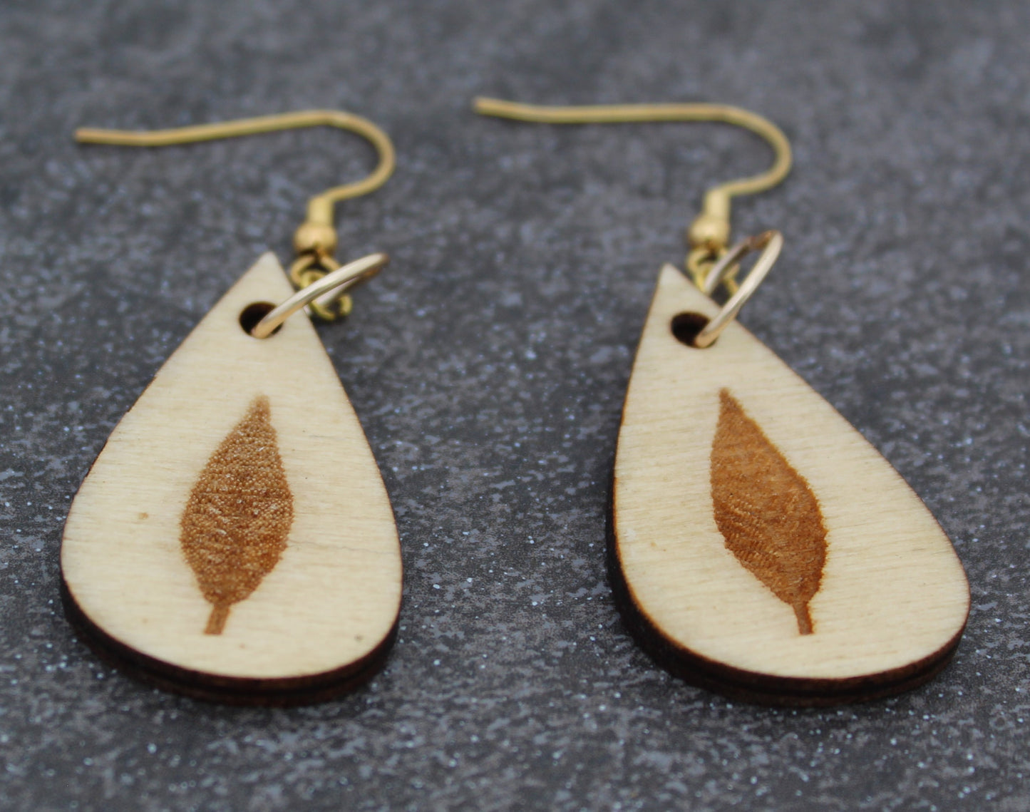 Wood teardrop with etch design